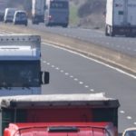 Camions sur l'autoroute