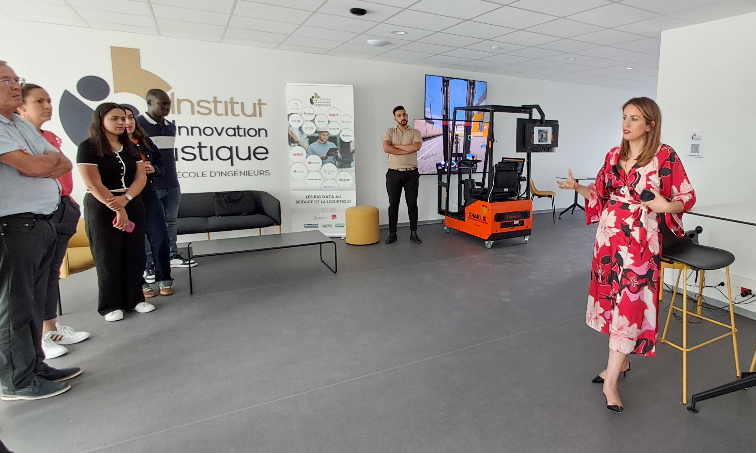 Nadia Ndhaief présente et fait visiter les locaux de l'I2L, nouvelle école d'ingénieurs à Metz